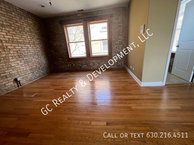 Building Photo - 1671 W Farwell Ave