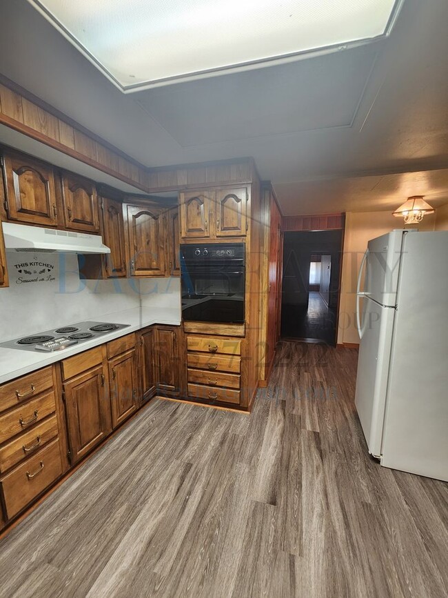 Building Photo - 1BR 1BA Apartment off of Main St, Purcell