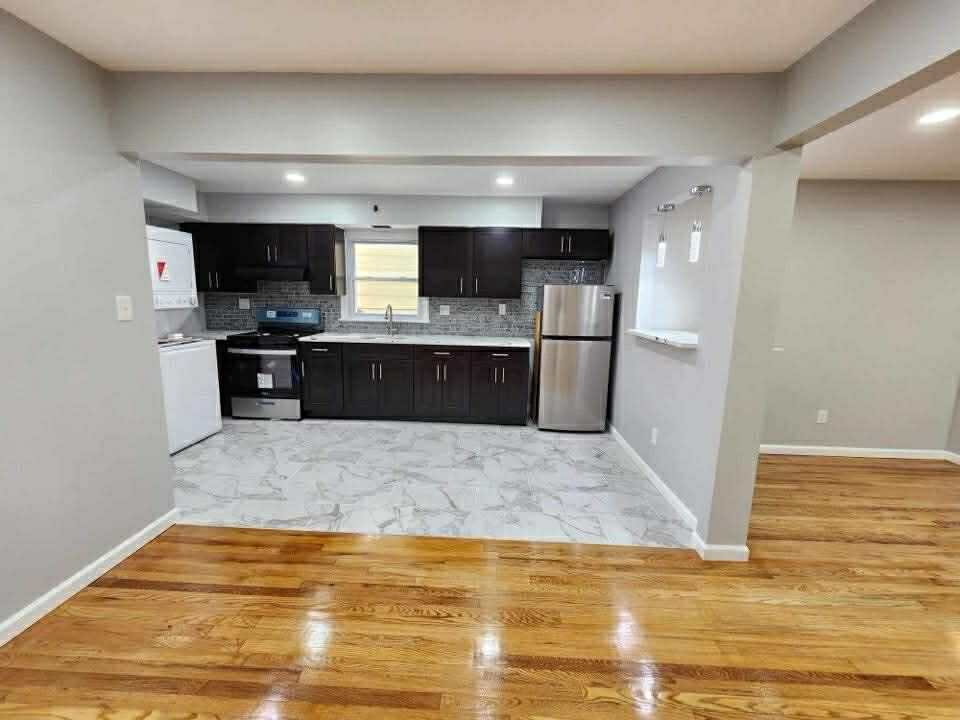 Building Photo - 147 McAdoo Ave