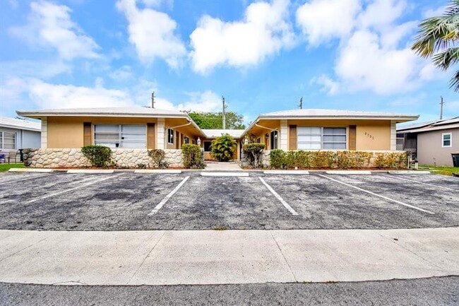 Building Photo - 4751 NE 21st Terrace