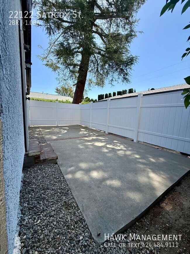 Building Photo - 22122 Saticoy St