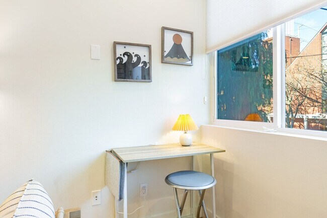 Building Photo - 67C W Dravus St
