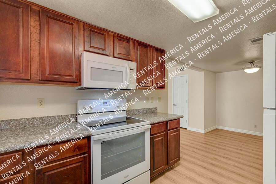 Building Photo - 4310 Sandy River Dr