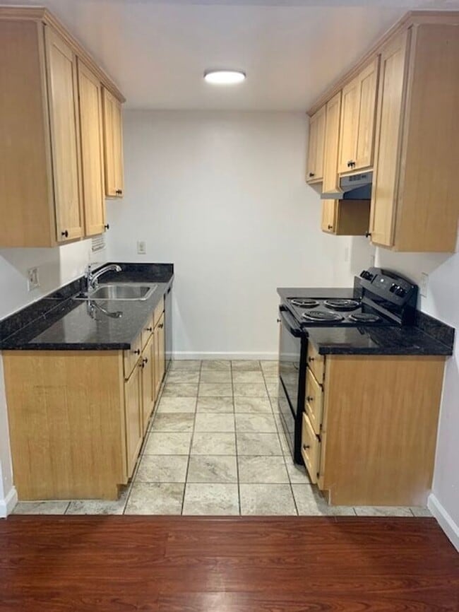 Building Photo - Nice 2 Bedroom 1 Bathroom Condo in Fairfield - AVAILABLE NOW!!