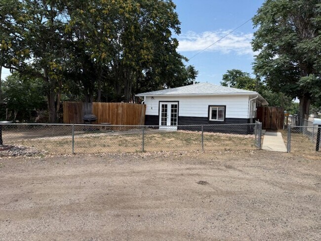 Primary Photo - 6421 Niagara St