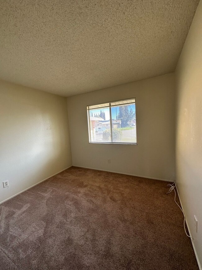 Building Photo - Reduced!!!