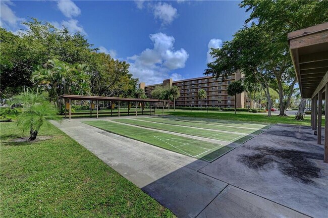 Building Photo - 4570 NW 18th Ave