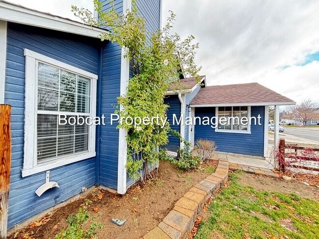 Building Photo - 2319 Blue Haven Ln