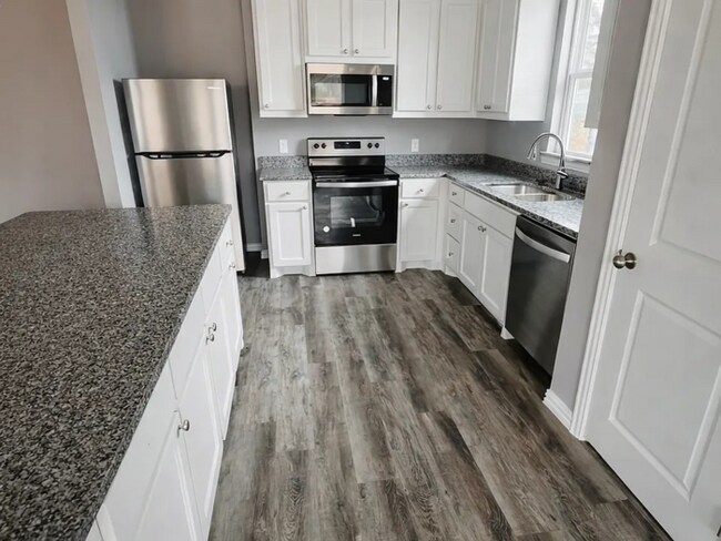 Building Photo - 2109 Bluebonnet Ave