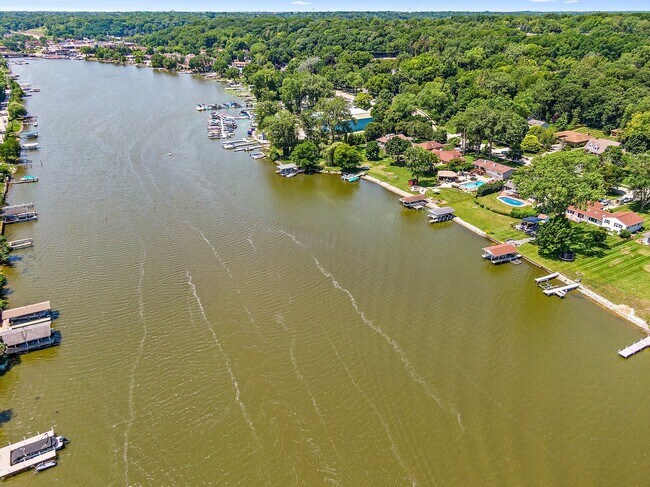 Building Photo - 1037 N Harrison St