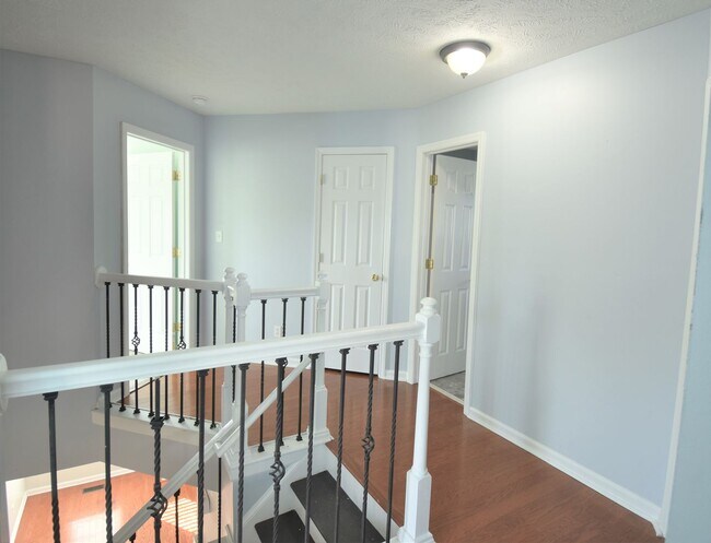 Building Photo - 3 Bedroom 2 Bath with Bonus Rooom
