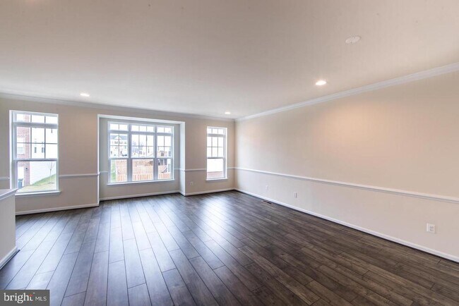 Building Photo - 206 Apsley Terrace