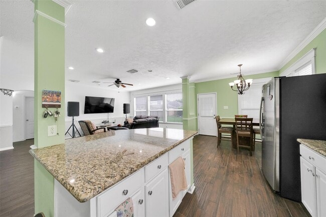 Building Photo - 5522 Brookhollow Oaks Trail
