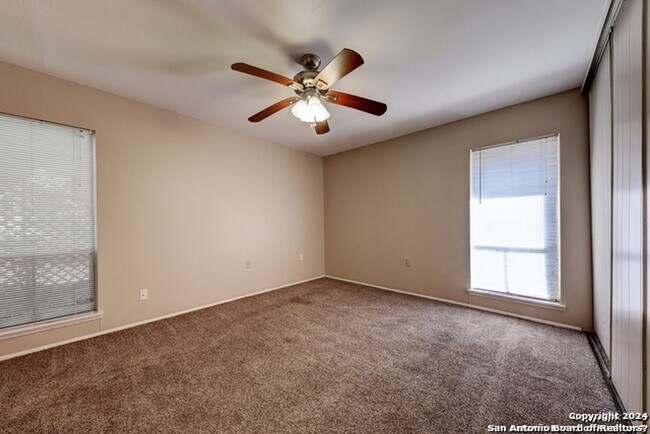 Building Photo - Charming Home Awaits: Spacious & Modern Living in a Prime Location