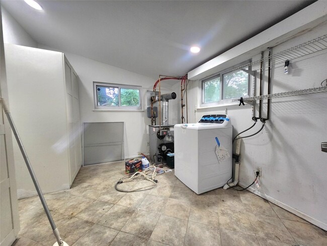 Building Photo - 18 Bamboo Ln
