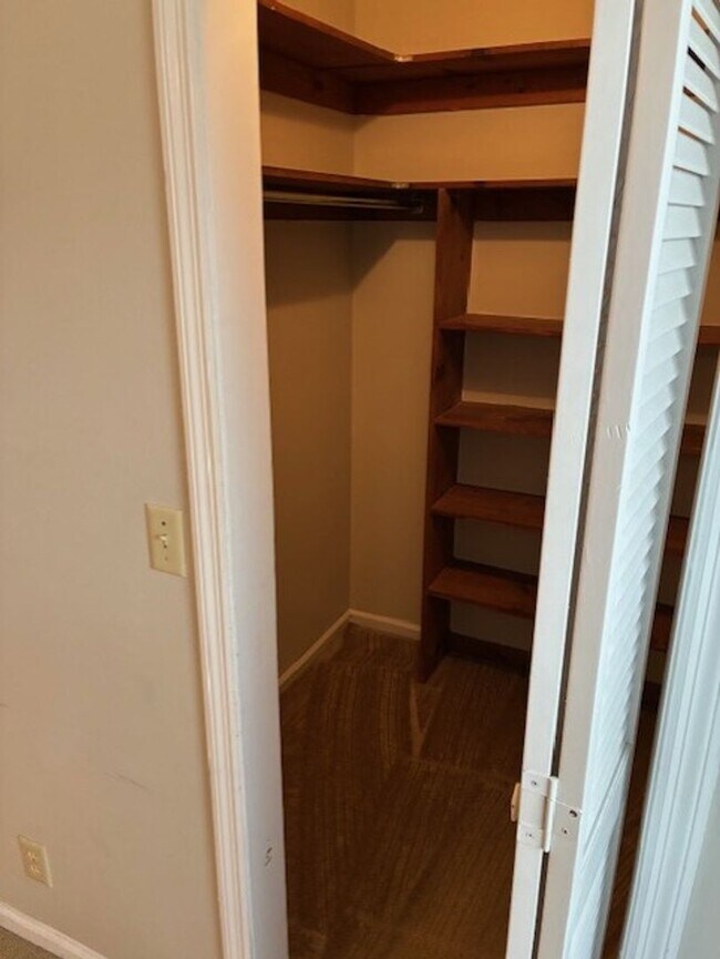 Building Photo - 114 N Woodvalley Dr