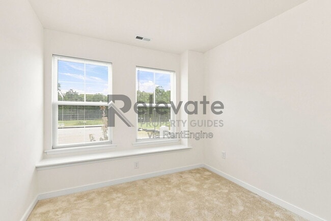 Building Photo - 250 Greenpark Rd