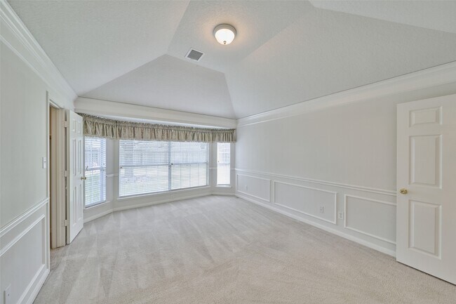 Building Photo - 506 Elm Ridge Dr