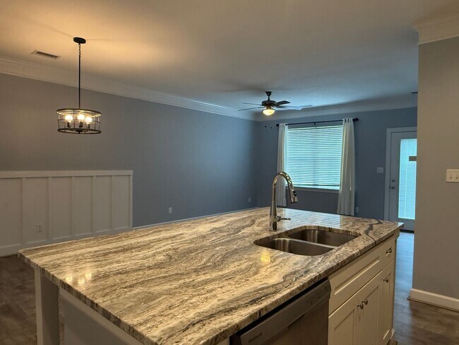 Building Photo - Great Condo On The Riverfront Golf Course