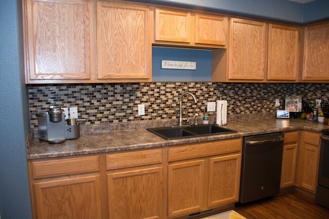 Building Photo - Beautiful 3 bedroom 2 1/2 bath