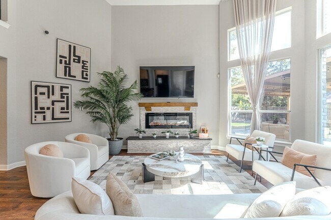 Building Photo - 2 Graylin Woods Pl