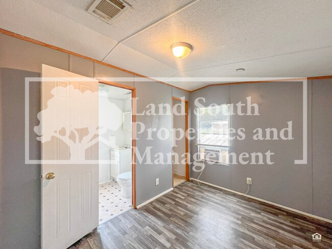Building Photo - 425 Longfellow Blvd