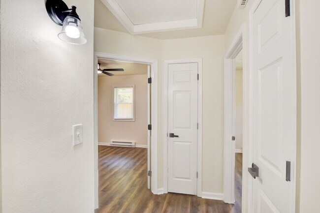 Building Photo - 1306 Linden Ave