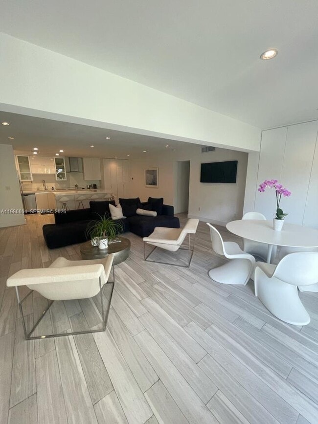 Building Photo - 260 Sunrise Dr