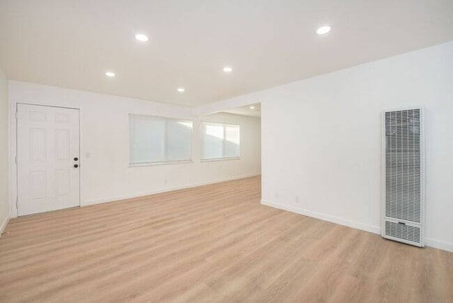 Building Photo - Mesa Verde | Recently Remodled 2 Bedroom Appartment