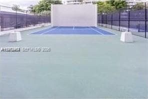 Building Photo - 600 NE 36th St