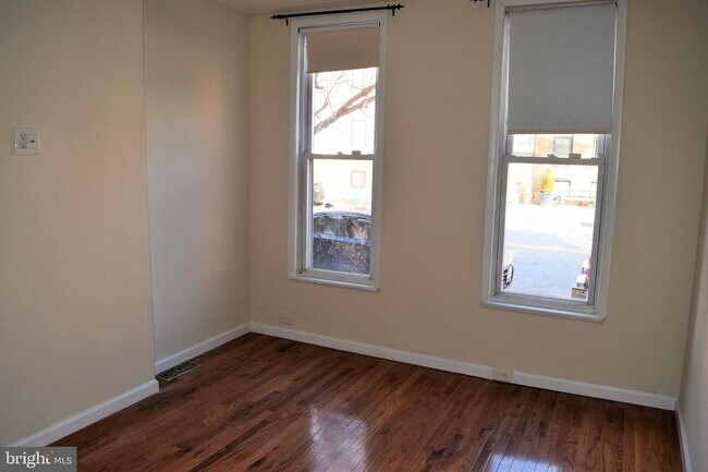 Building Photo - 3207 Hudson St