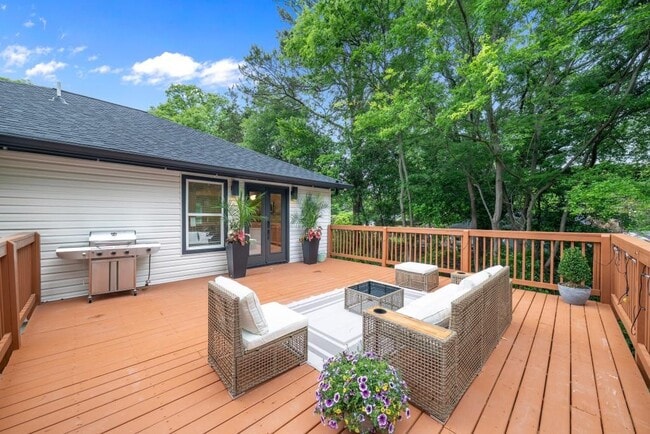 Building Photo - 2028 Hilburn Dr SE