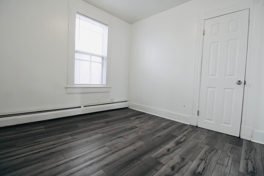 Building Photo - 61 N Leonard St