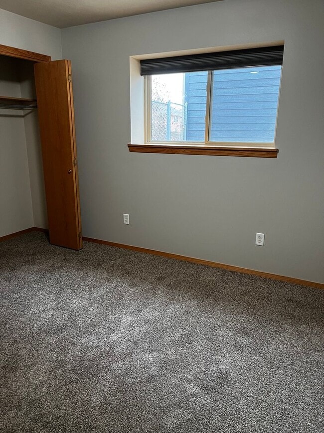 Building Photo - 5 Bed/2 Bath Rental Home on West Side!