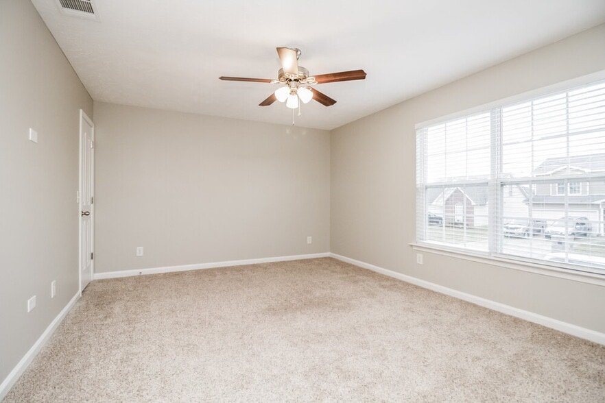 Building Photo - 132 Berele Shepsele Ln