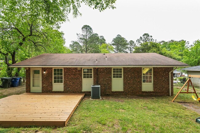 Building Photo - 508 Solar Dr