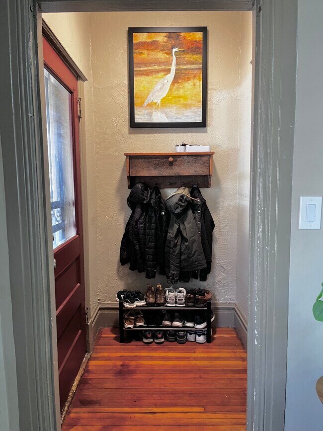 Entryway - 3412 N Raleigh St