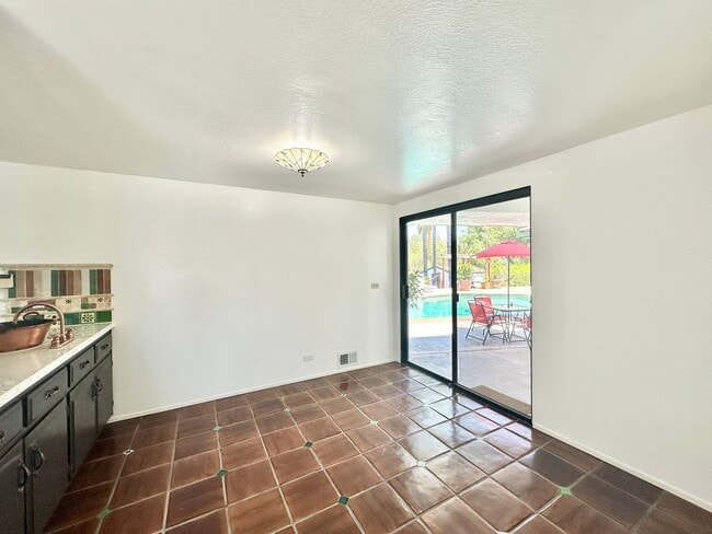 Building Photo - 1650 Winterwarm Dr