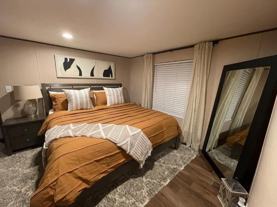 Master Bedroom - 203 Poplar St
