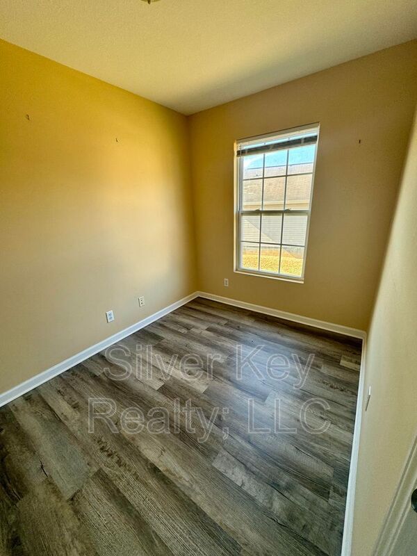 Building Photo - 268 Willow Creek Drive