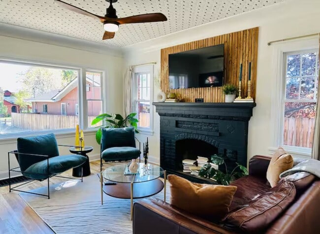 Building Photo - Midtown Gorgeous Home on Large Lot