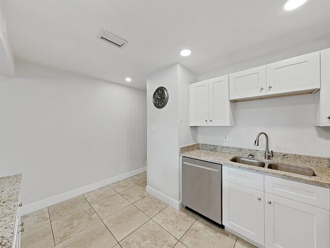 Building Photo - 2501 Harn Blvd