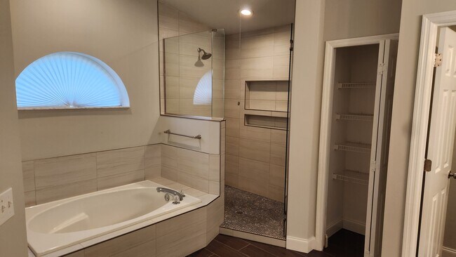 Building Photo - 326 Echo Pines Way