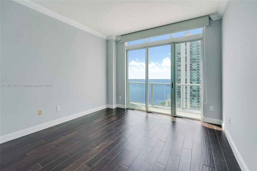 Building Photo - 1155 Brickell Bay Dr