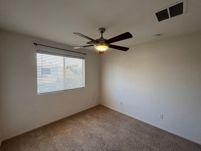 Building Photo - 4 Bedroom Home in Lantana Village Near E Ocotillo Rd. and S McQueen Rd!