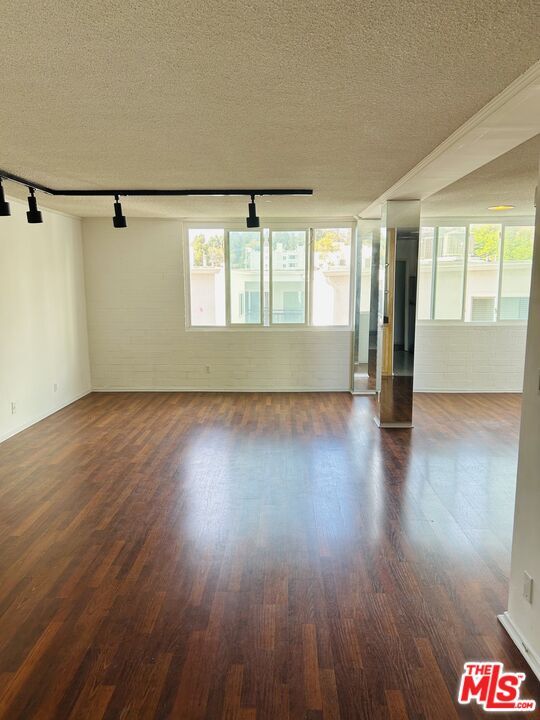 Building Photo - 540 Kelton Ave