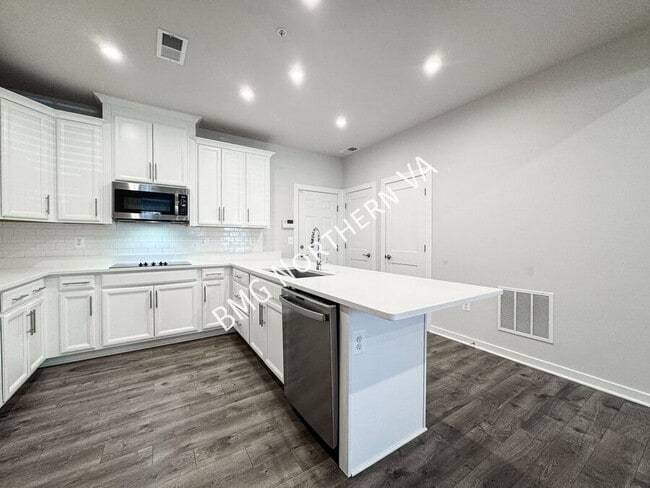 Building Photo - 206 Park Central Ter