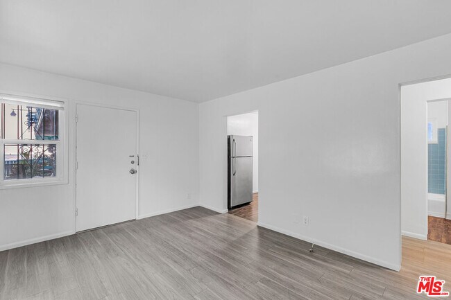 Building Photo - 717 Ocean Front Walk