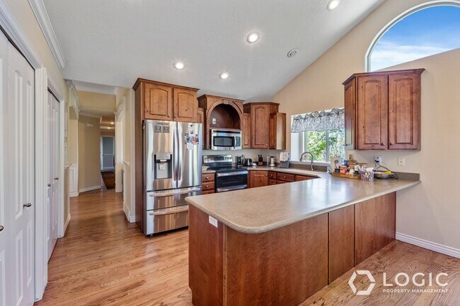 Building Photo - 9223 Silver Lake Dr