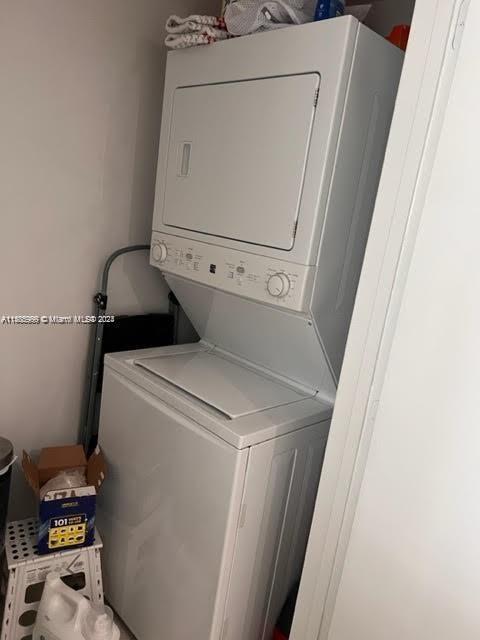 Building Photo - 475 Brickell Ave